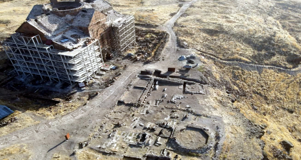 bakan ersoy duyurdu ani kazilarinda selcuklu kumbeti bulundu qmkA5iEu