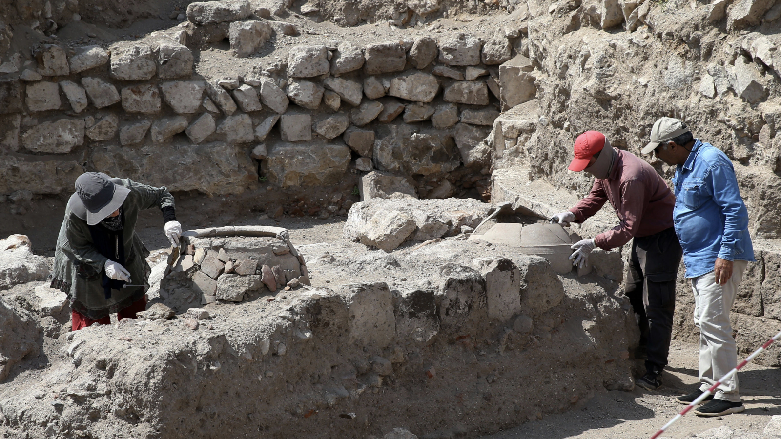 bitliste selcuklu kalesi kalintisinda tarihi kazi capi 50 metreyi bulan burca ulasildi 9MaGbI6E