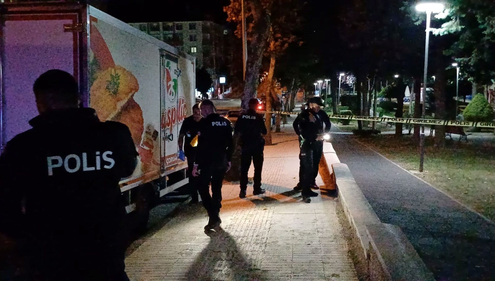 petshop dukkanina silahli saldiri 1 kisi olduruldu A6seAHt3