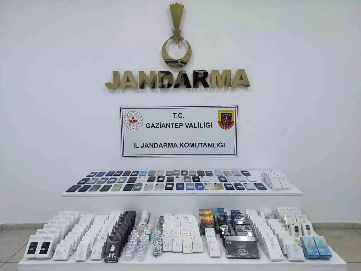 gaziantepte kacak elektronik urun operasyonu 1975000 tl degerinde urun ele gecirildi FEgUGugW.jpg