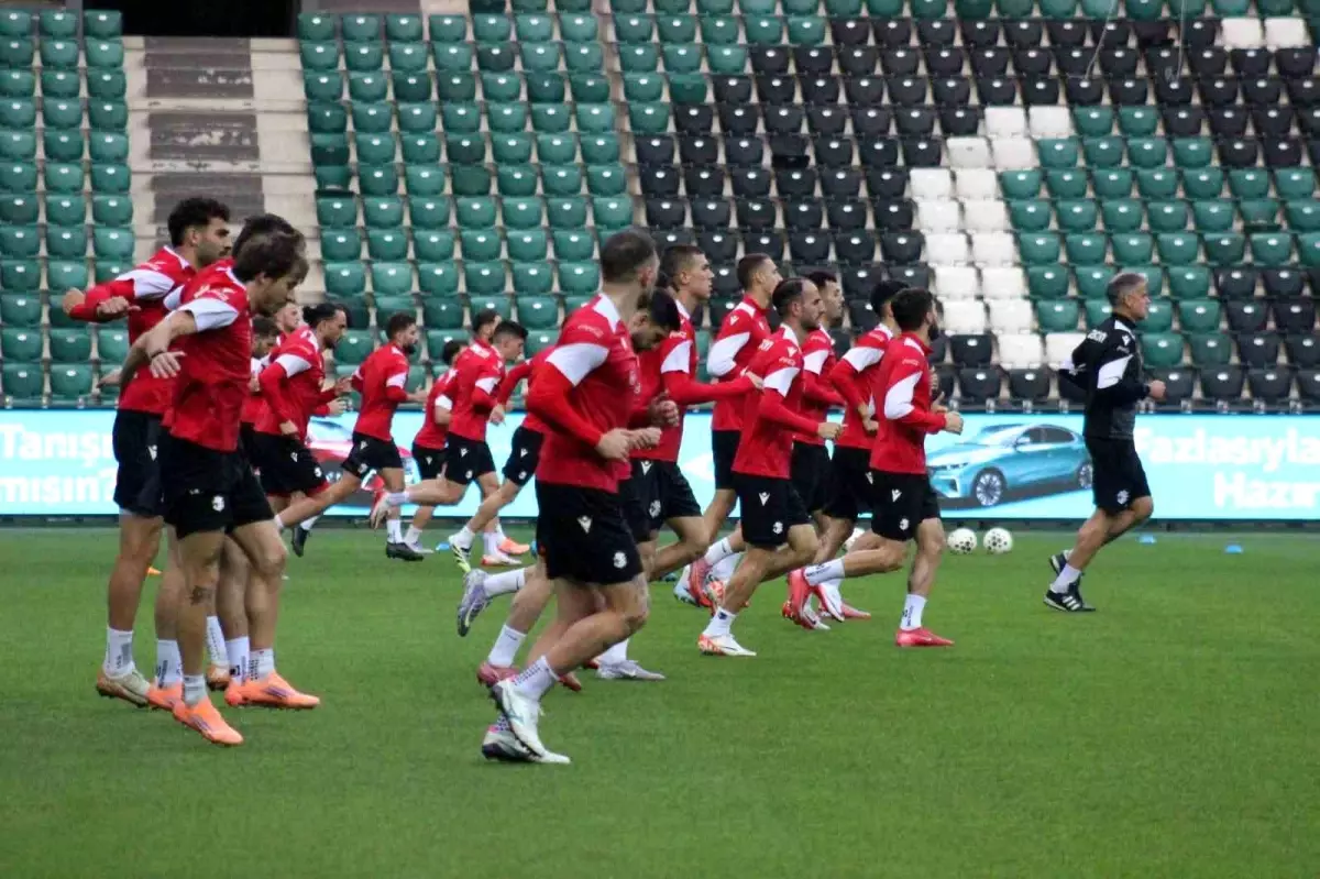 gurcistan turkiye maci icin kocaelide son antrenmanini yapti MZCnz739.jpg