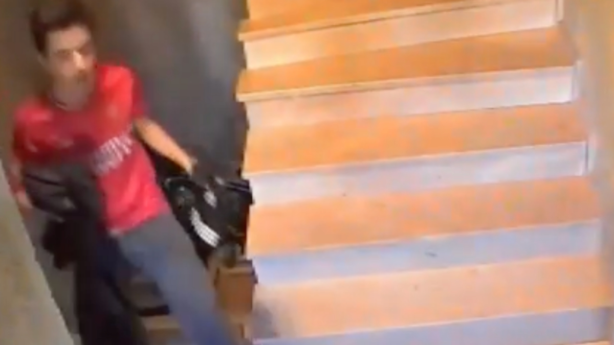 istanbulda evden aldigi yedek anahtarla park halindeki araci calan hirsiz yakalandi mqPk2C97.jpg