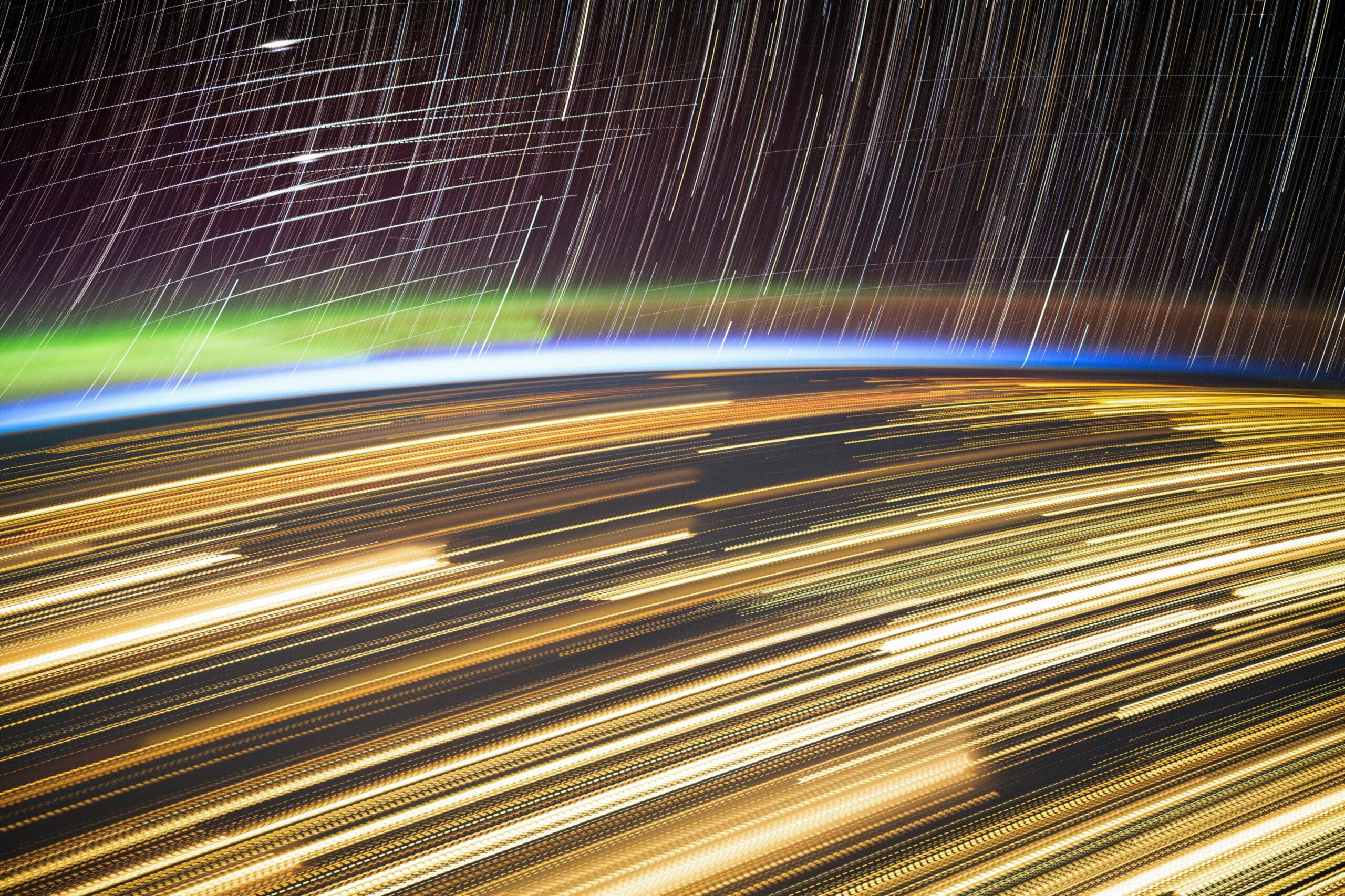 nasa astronotundan etkileyici video starlink uydulari ve yesil auroralar Iqc17hp4.jpg