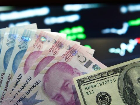 Dolar/TL Yükselişini Sürdürüyor: Yeni Rekor Seviyelere Ulaşıldı