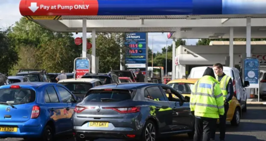 İngiltere’de akaryakıt krizi: Fiyatlar yükseldi, istasyonlarda geçici tedarik sorunu