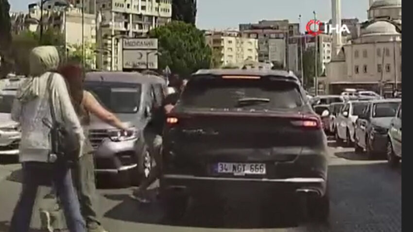 Trafikteki ofkesinin bedelini agir odedi 6Sx2WvmW